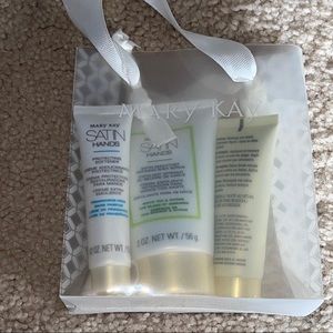 Mary Kay Satin Hands travel size gift set